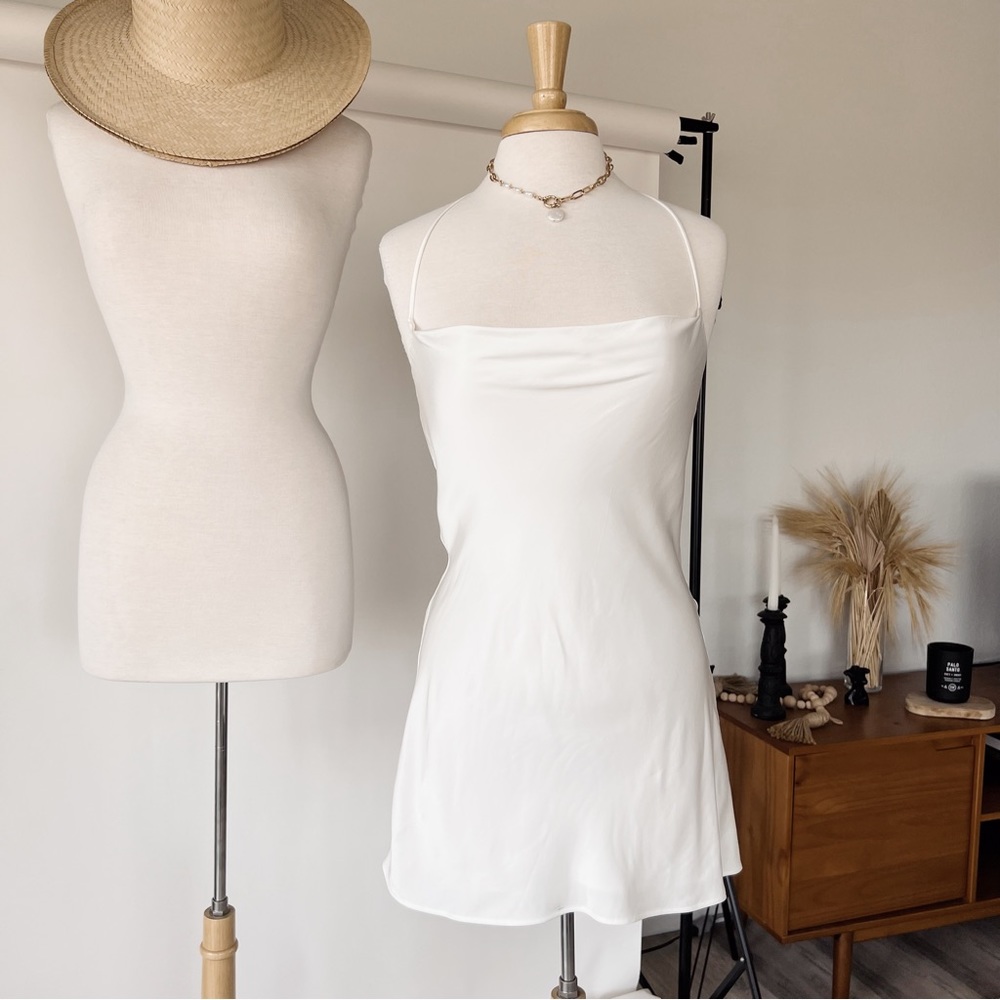 NWT CREAM WHITE SILKY BACKLESS DRESS - Picture 2 of 8